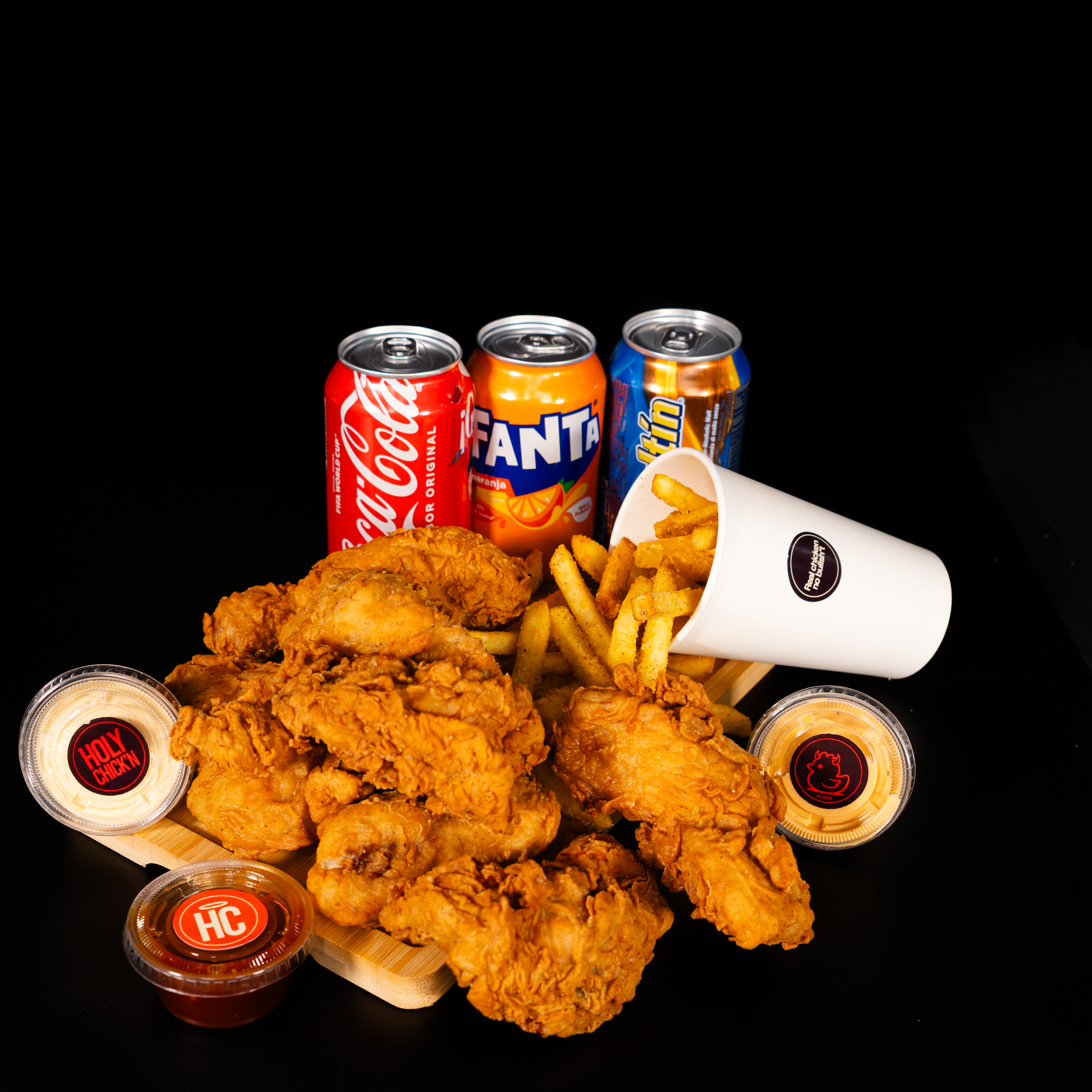 Tres piezas de pollo frito Holy Chick'n servidas como prueba del expediente